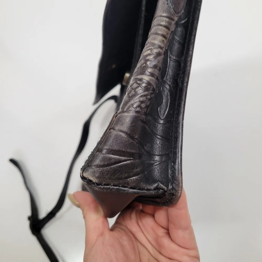 Vintage Debra Lynne‎ Tooled Leather Shoulder Bag Toucan Leaf Flap Closure Smooth